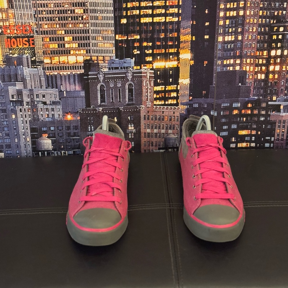 Rare Women's Ugg s sneakers size 9.5 - Picture 5 of 7